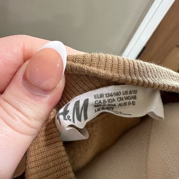 Disney H&M Brown Character Sweater size 8-10 - Picture 4 of 4